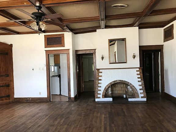 3rd image of 521 Gidding St
