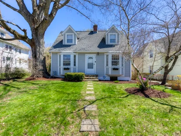 121 Burncoat St, Worcester, MA 01605