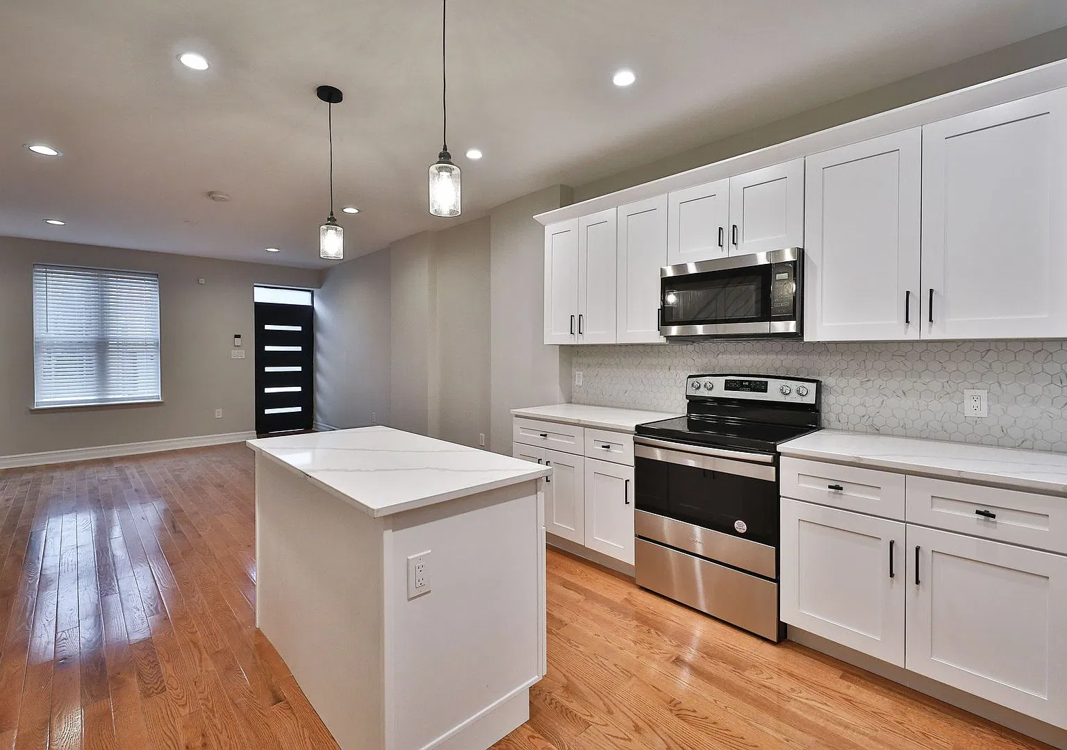 Amazing Fully Renovated 3 bed 2.5 Bath Brewerytown Home! — Photo 4