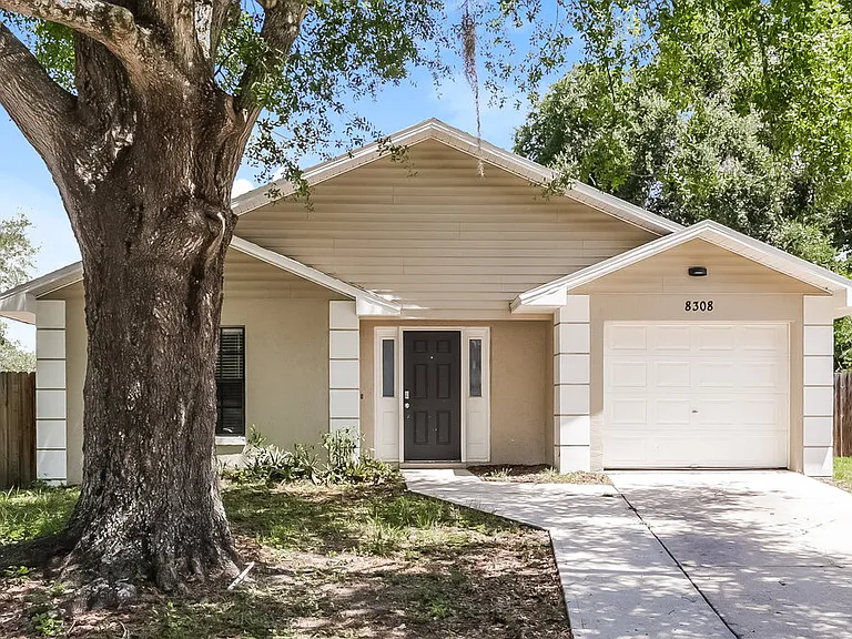 8308 Hedgeway Pl — Photo 1