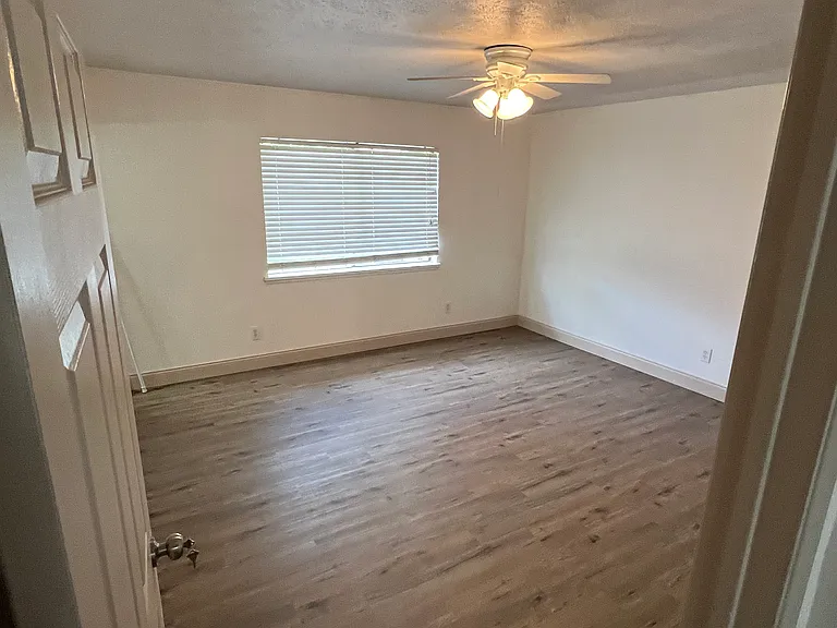 5217 Gates Dr — Photo 9