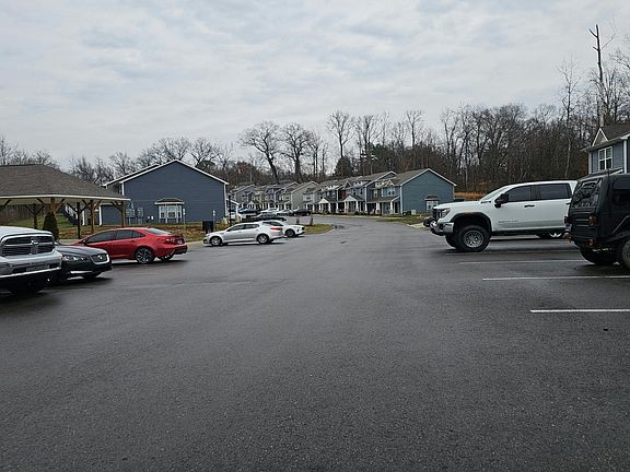 4th image of 228 Woodland Valley Ln