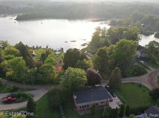 2728 Devonshire Rd, Leonard, MI 48367