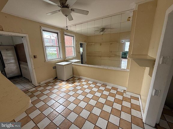 5th image of 3701 Columbus Dr