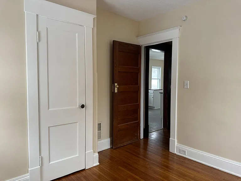 127 W Main St — Photo 33