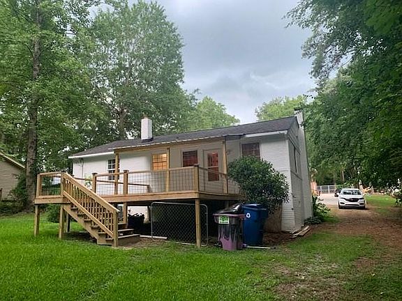 3rd image of 830 Sunset Dr
