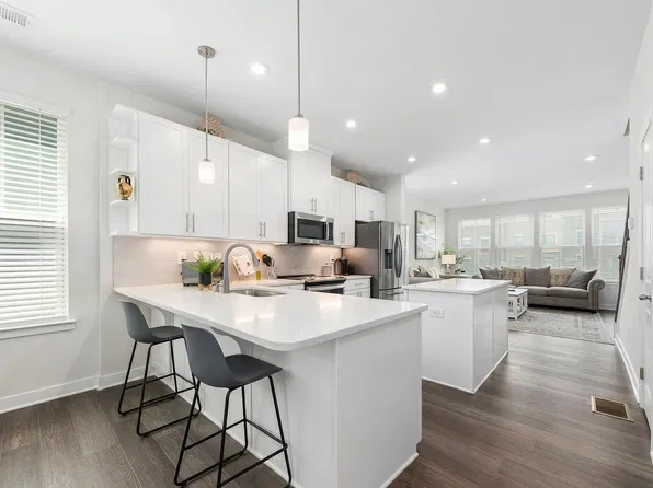 638 Uwharrie River Rd, Charlotte, NC 28211