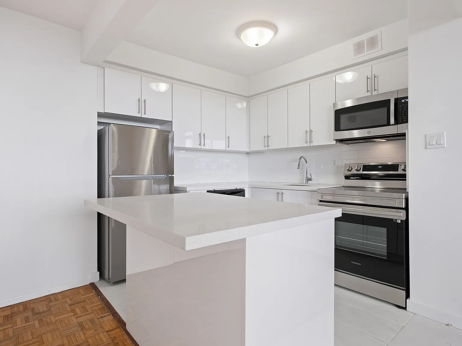 Frederick Apartments — Photo 3
