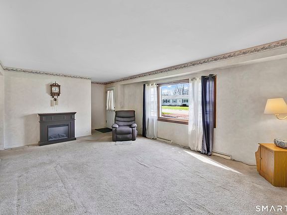 2nd image of 31 Meadowlark Road