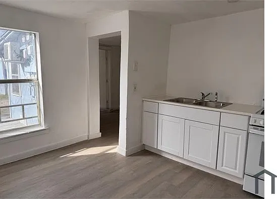 1 bed, 375 sqft, $1,050 — Photo 4