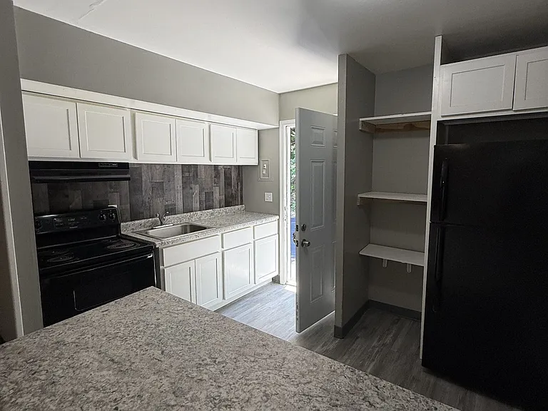 401 Smith St #STA4 — Photo 5