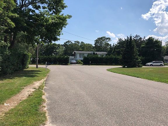 4th image of 7 Walker Ct