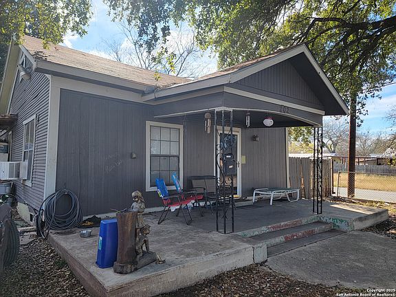 4th image of 202 BAILEY AVE