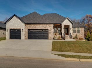 3945 E Woodhue Street, Springfield, MO 65802