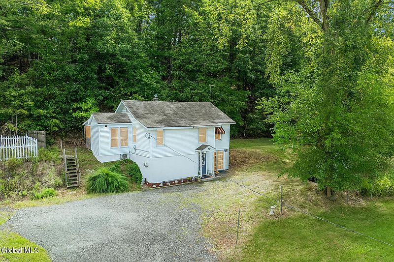 3rd image of 346 Nassau Averill Park Road