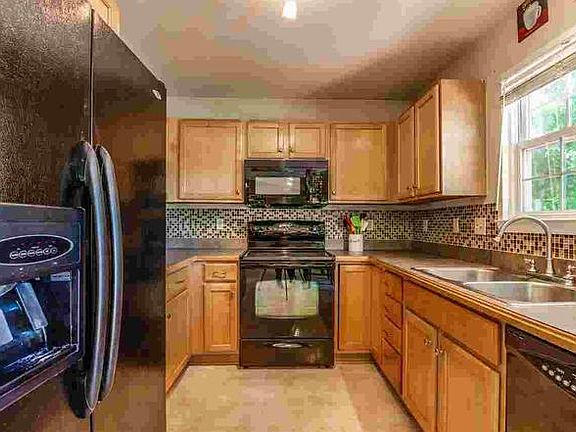 5th image of 7068 Glen Oak Dr