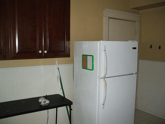 2nd image of 2051 Fairview Ave APT 4