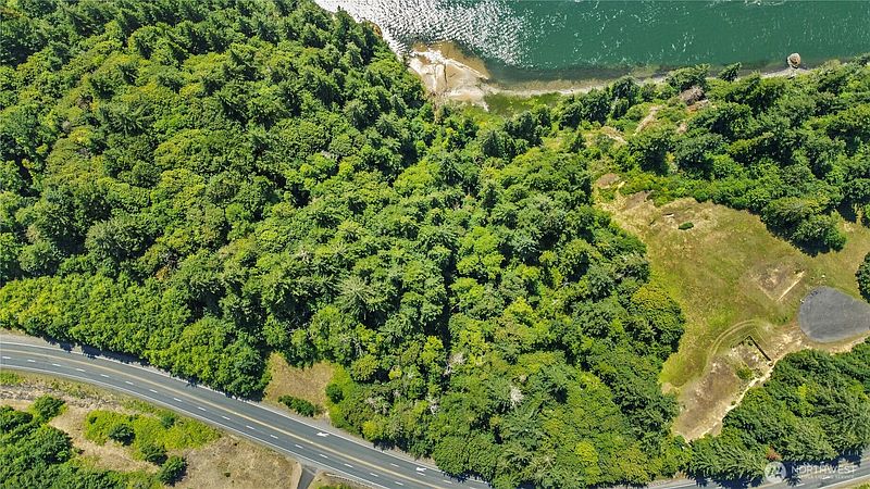3rd image of 26 Riverview East Road