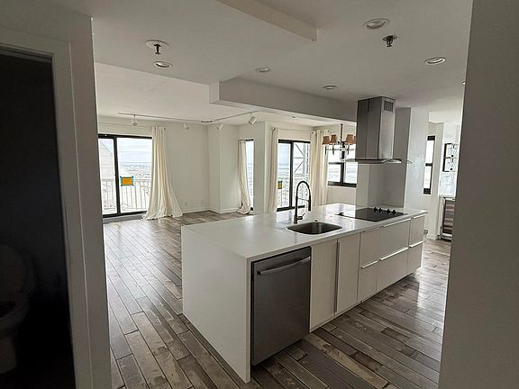 2nd image of 3101 Boardwalk #2904-1