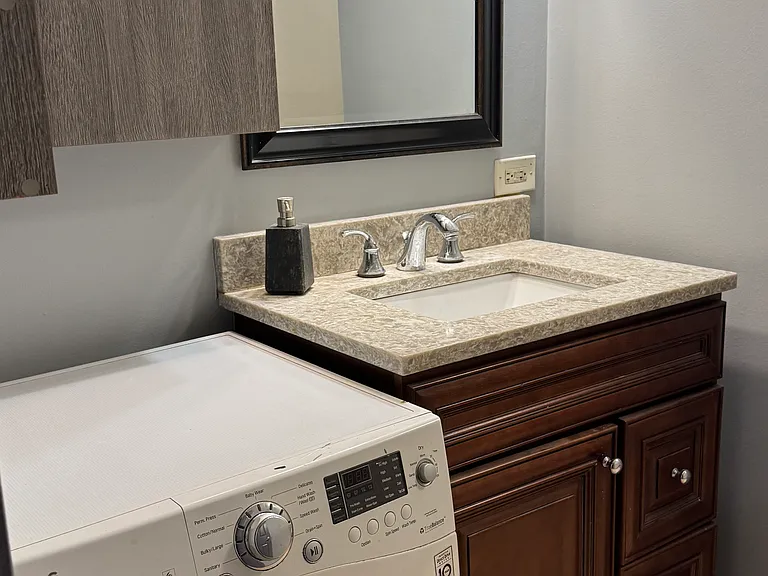 9S060 Lake Dr #12-102 — Photo 17
