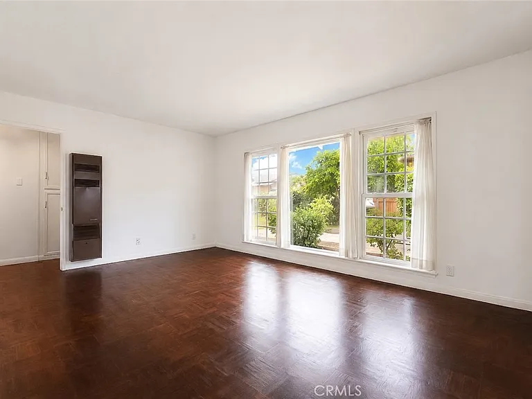 7002 Aura Ave — Photo 3