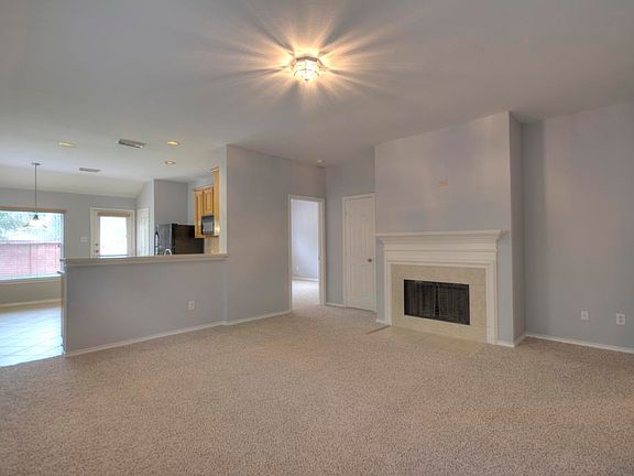 2nd image of 2915 Indigo Dr