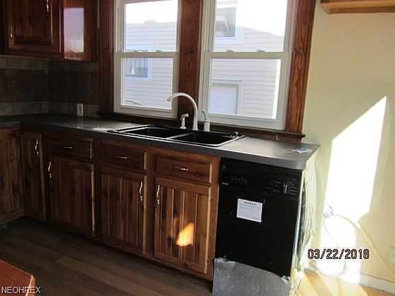 5th image of 1045 W 20th St