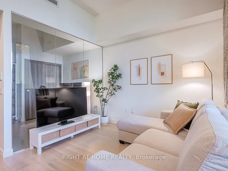 95 McMahon Dr #511 — Photo 5