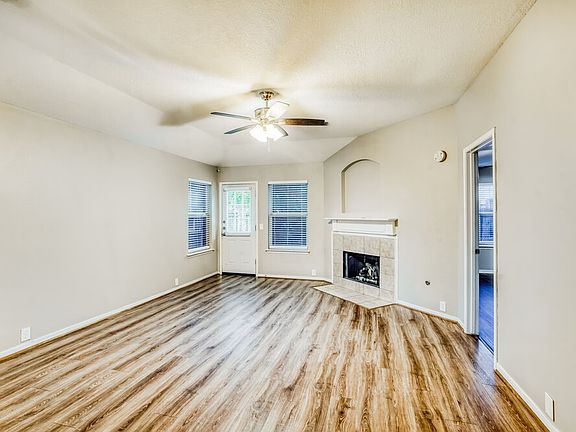 4th image of 10403 Falling River Dr