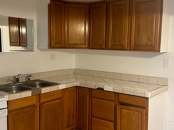 3rd image of 655 W 7th St