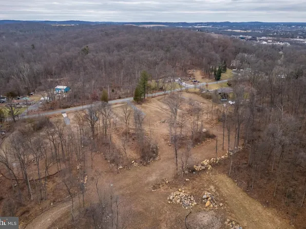 312 Douglass Dr, Douglassville, PA 19518