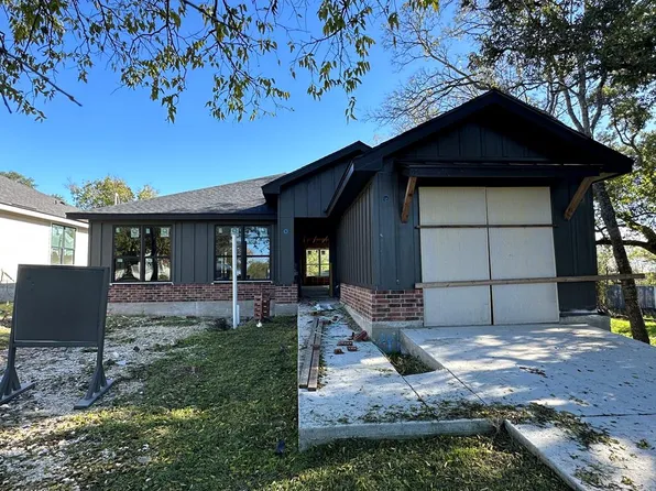 413 N Meeker Rd, Kerrville, TX 78028