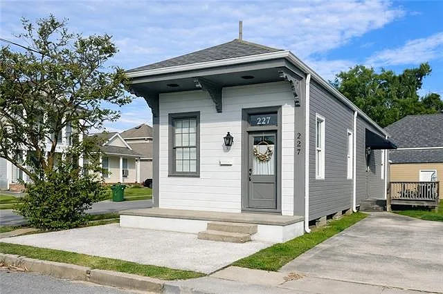 227 2nd St