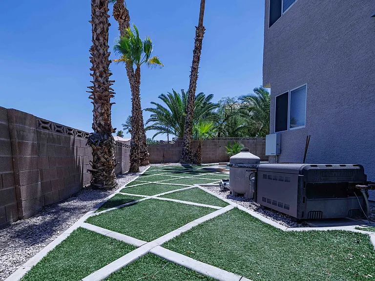 1143 Adelman Dr — Photo 31