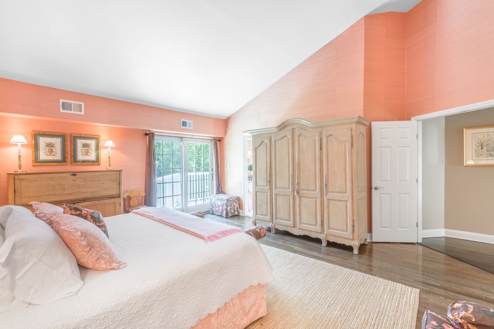 MASTER BEDROOM & DECK