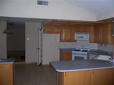 4th image of 8204 Twin Oaks Ave