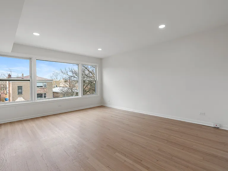 5439 N Artesian Ave #1 — Photo 3