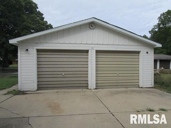 4th image of 1215 E Maywood Ave