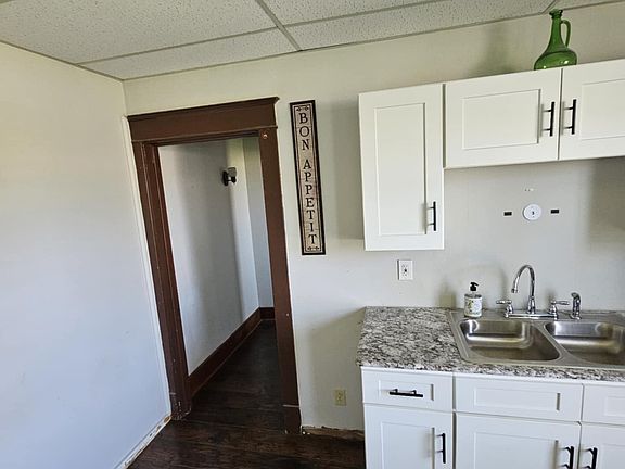 3rd image of 21 Legion Pkwy Unit 1