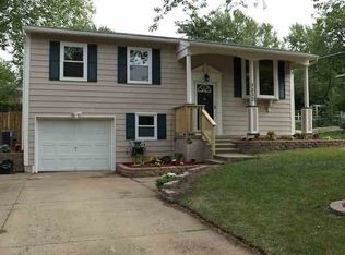 3132 SW Crest Dr, Topeka, KS 66614