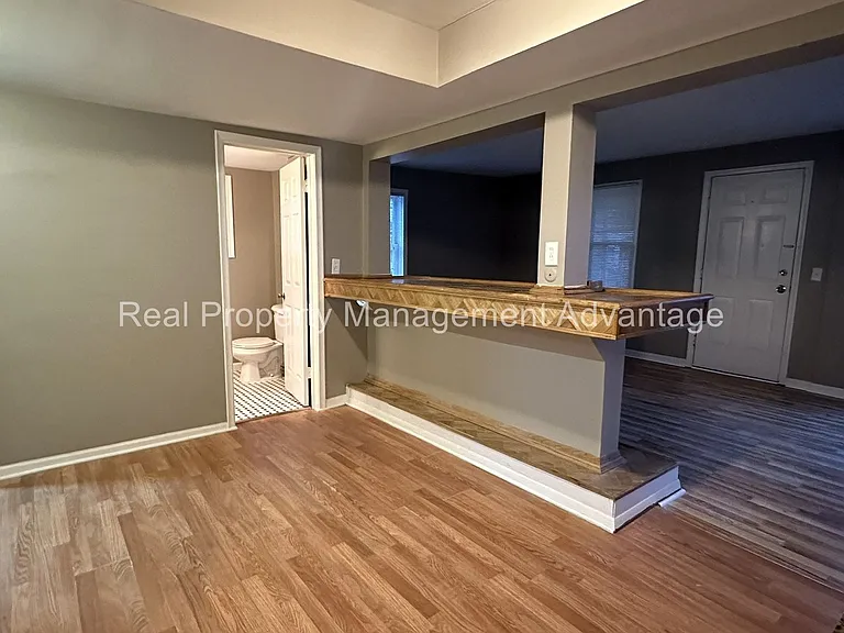 23511 Wellington Ave — Photo 5