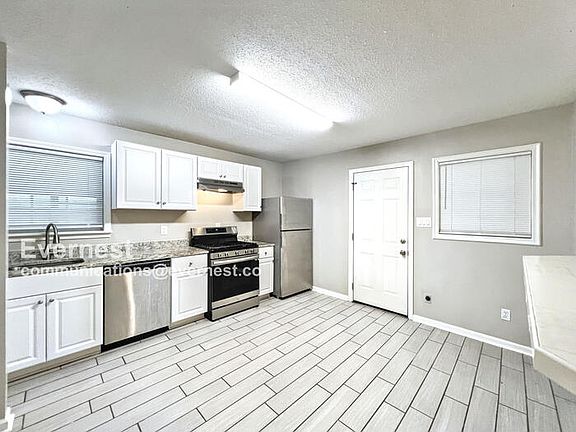 2nd image of 1369 Bennington Dr