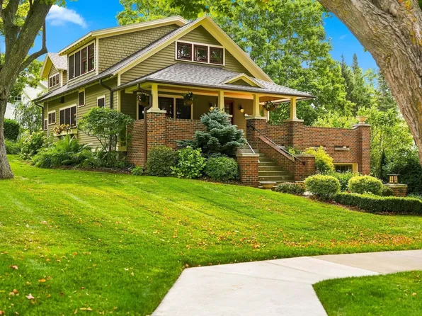 101 S Grand Ave, Leland, MI 49654