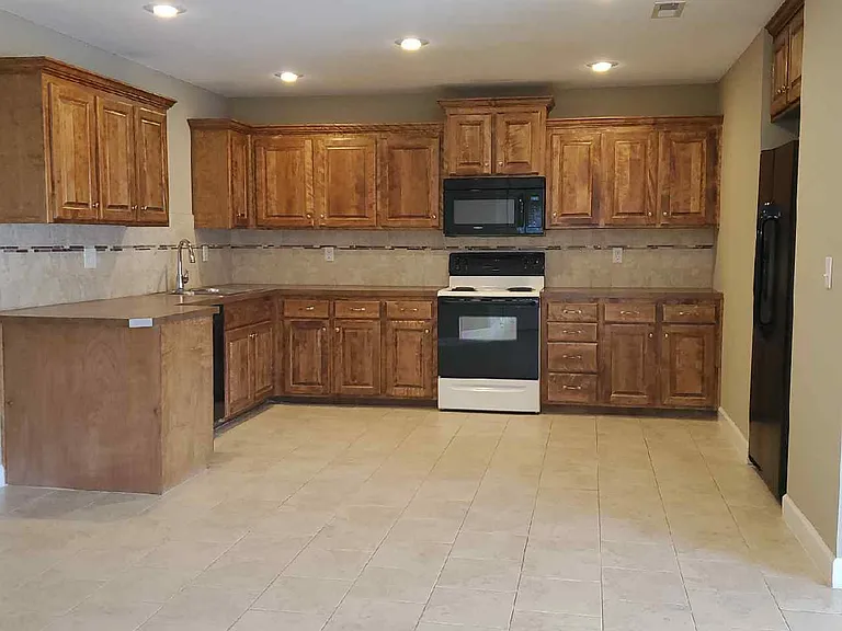 907 W Gay St #A — Photo 6