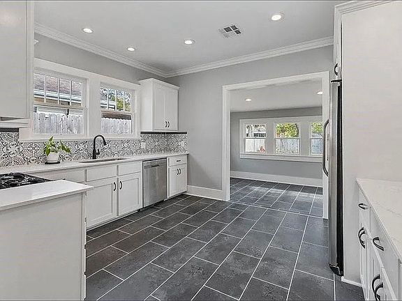 4th image of 1745 Hodges St