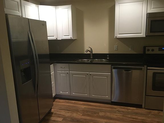 3rd image of 10304 Lakeview Ave SW