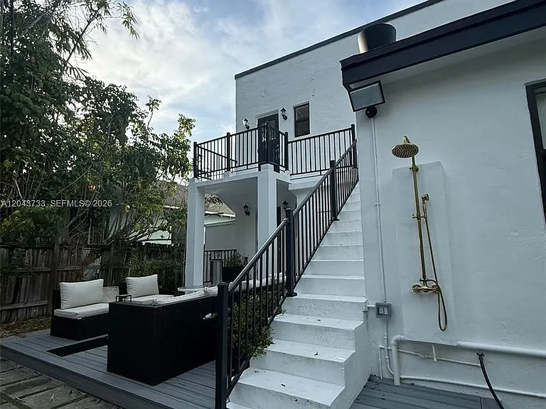 528 NE 70th St #TOP — Photo 16