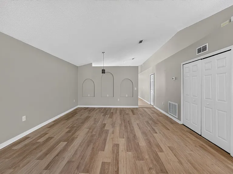 1845 Saga Ct — Photo 10
