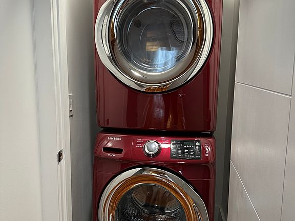 2nd image of 171 E Davis St #201