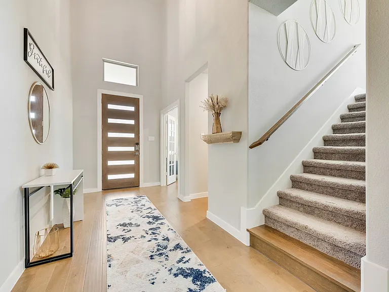 211 Coyote Creek Dr — Photo 2
